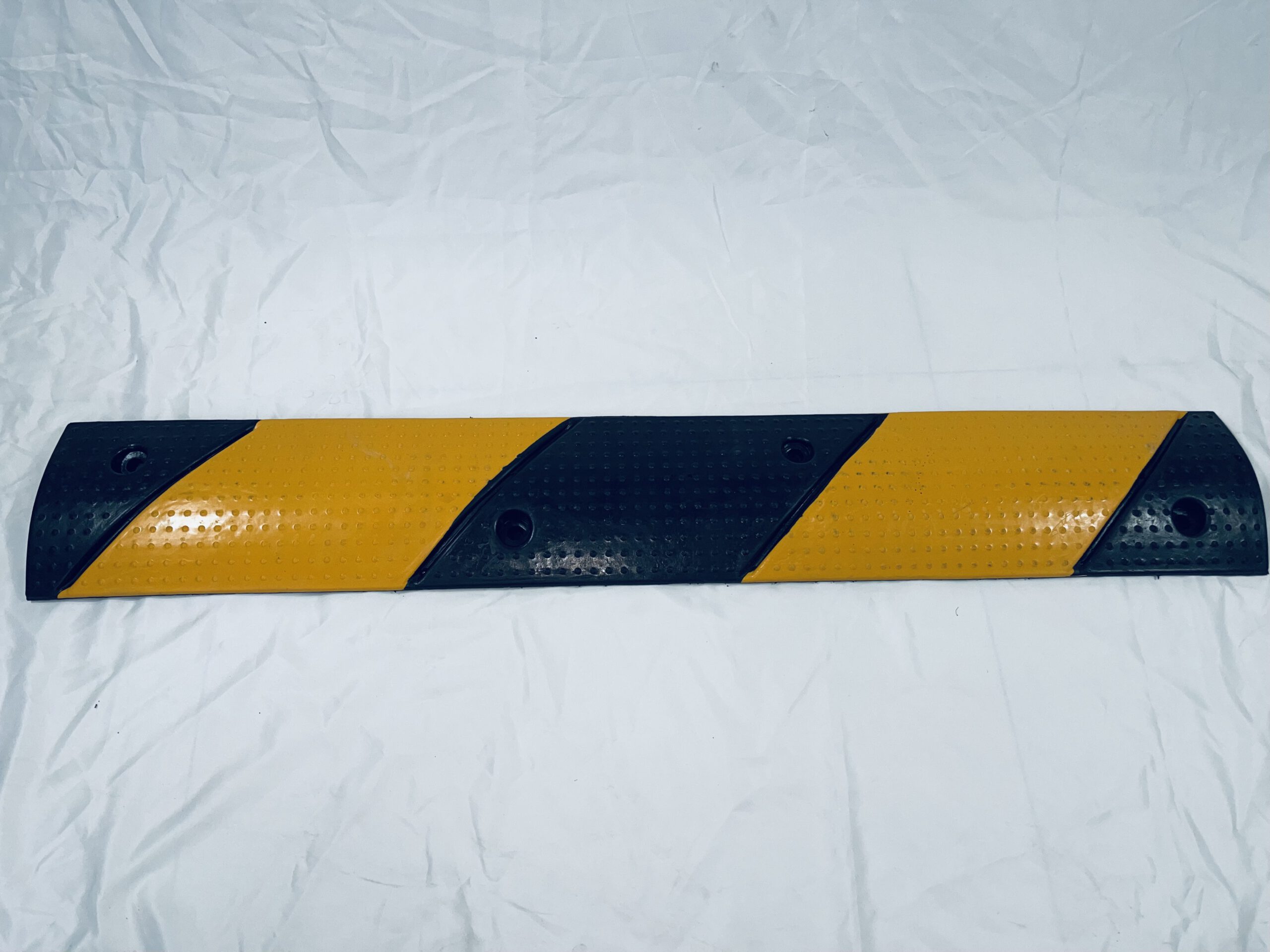 gờ giảm tốc cao su luồn dây 1000x150x30mm 03