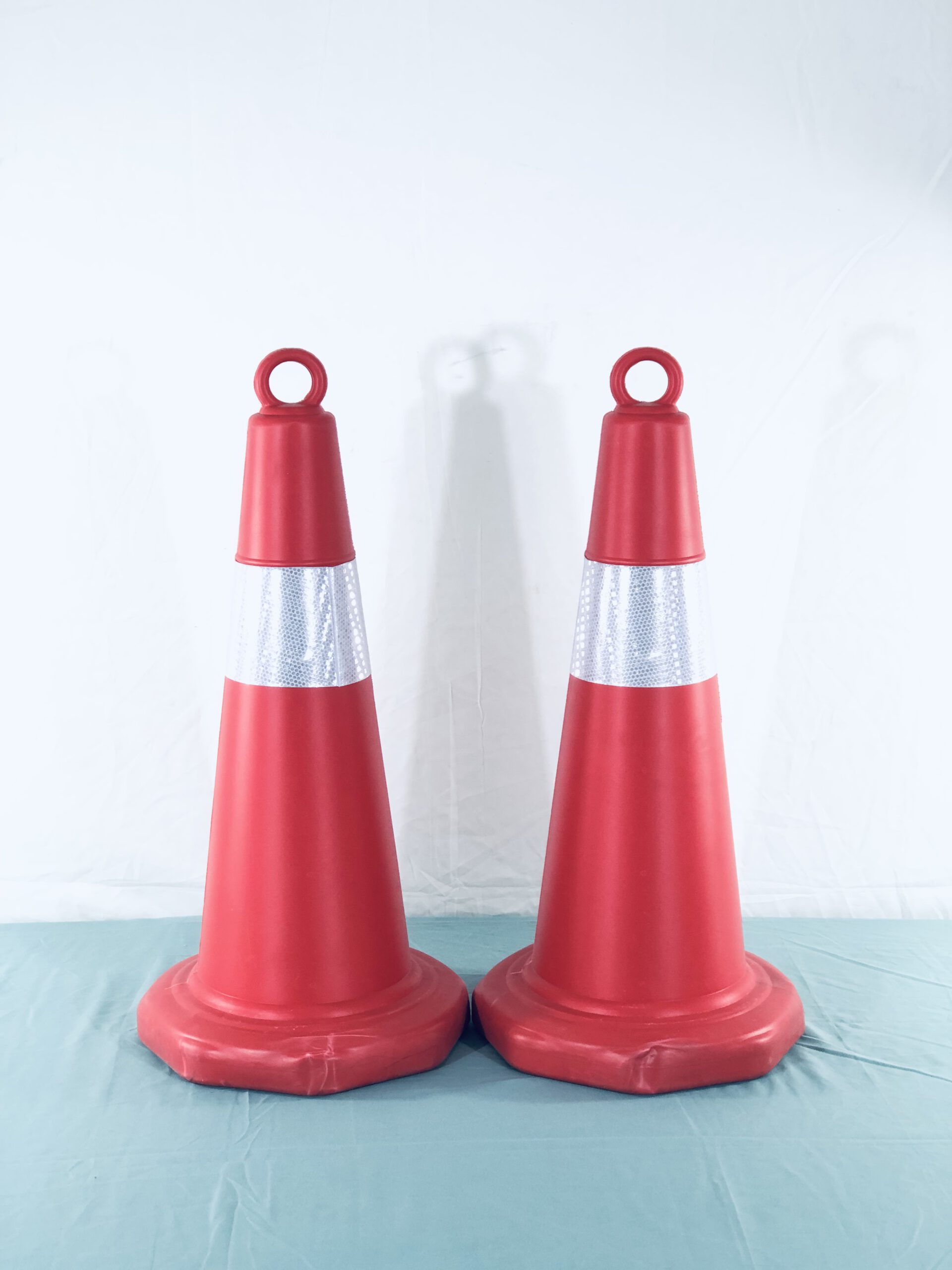 cọc tiêu chóp nón polyme chân đế có chứa cát-6